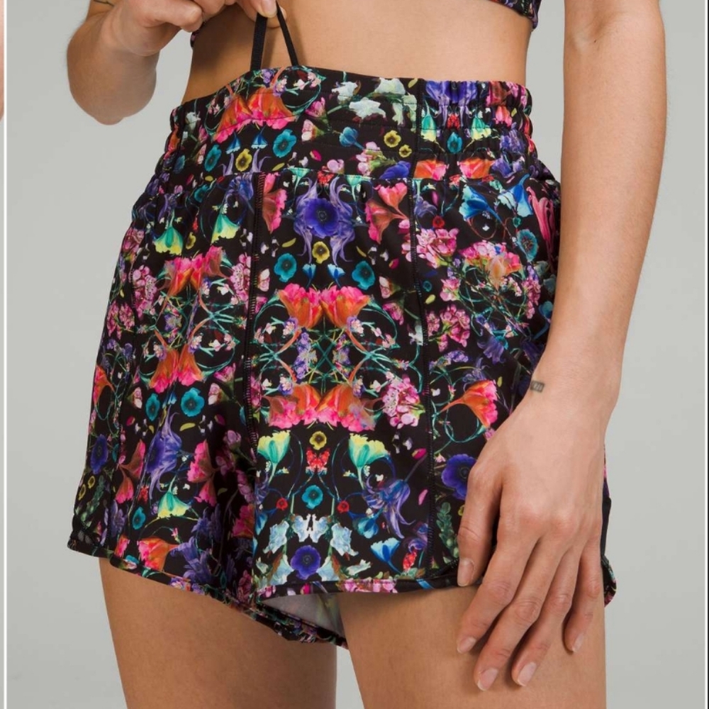 Lululemon HR Hotty Hot Shorts Flowerscope 10